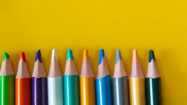 Çizim için renkli kalemler, eğlence eğlencesi