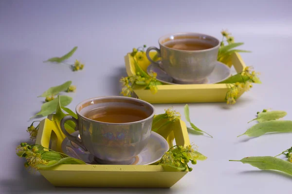 Chá Tília Uma Xícara Madrepérola Com Flores Tília — Fotografia de Stock