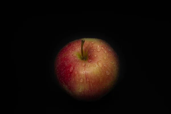 Κόκκινο Μήλο Απομονωμένο Μαύρο Φόντο — Φωτογραφία Αρχείου