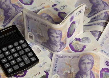 İngiliz yeni pound ve hesap makinesi