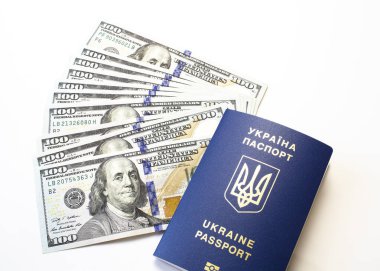 Ukrayna pasaportu ve Amerikan doları. Ukrayna 'dan göç