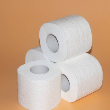 Beyaz tuvalet kağıdı rulosu,% 100 selüloz.