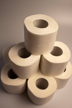 Beyaz tuvalet kağıdı rulosu,% 100 selüloz.