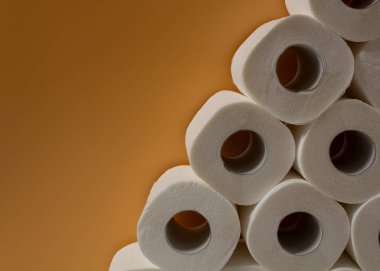 Beyaz tuvalet kağıdı rulosu,% 100 selüloz.