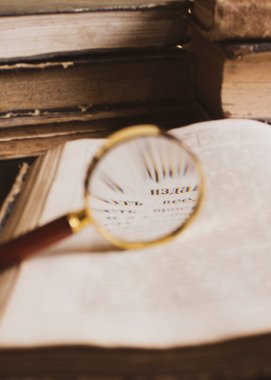 Eski kitaplar, eski el yazmalarının koleksiyonu.