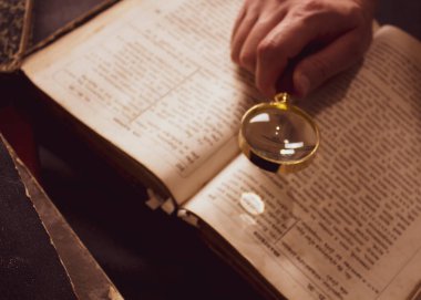 Eski kitaplar, eski el yazmalarının koleksiyonu.