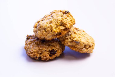 Renkli arka planda yulaf ezmeli kurabiyeler