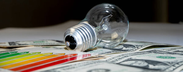 incandescent lamp, energy efficiency on dolors background
