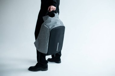 Stüdyo fotoğrafı olan modern öğrenci.