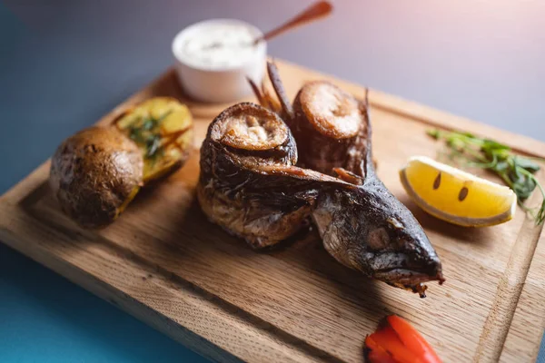 Close Baked Mackerel Grilled Fish Vegetable Dark Background — ストック写真