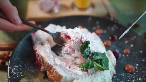Person Eating Summer Dessert Cream Cheese Filling Mint Cafe — Videoclip de stoc