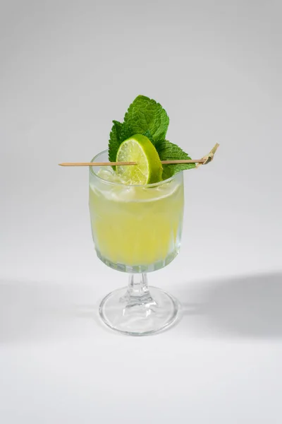 Fresh Alcoholic Drink Citrus Peppermint White Background — Fotografia de Stock