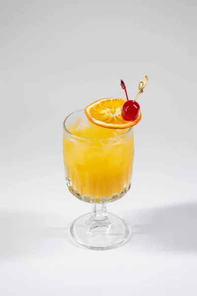 Välsmakande Mimosa Eller Orange Margarita Cocktail Vit Bakgrund — Stockfoto