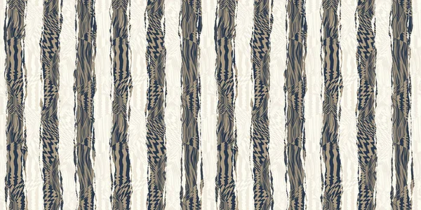 无缝隙的抽象非洲野生动物园斑马和虎纹金糖背景图案 棕色和白色的当代几何部落垂直销条纹图案撕破的面料拼贴 — 图库照片