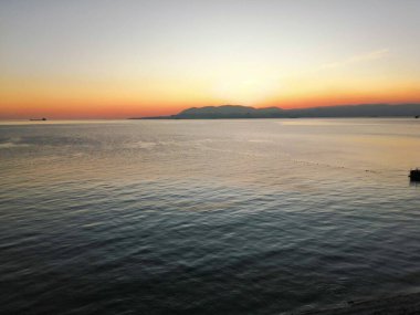 Deniz kenarında gün batımı