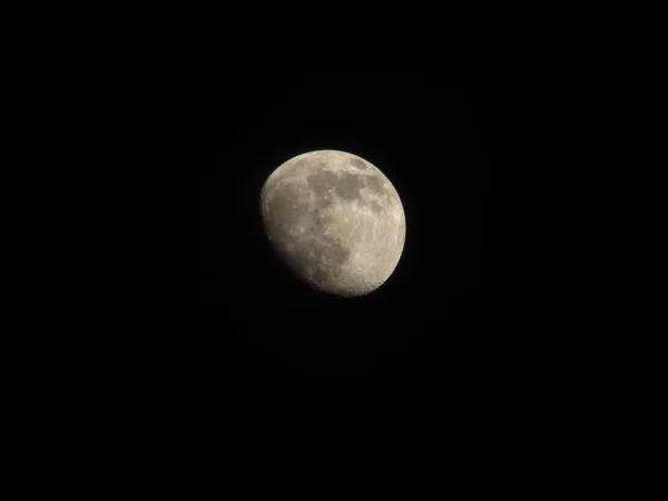 Luna Contra Cielo Nocturno —  Fotos de Stock