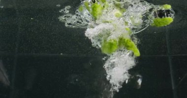 Suya Düşen Yeşil Hops