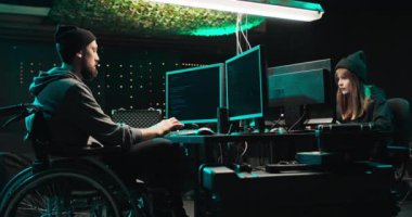 Bir grup Korsan Şirket Veri Sunucularına Saldırıyı Organize Ediyor Yeraltı sığınakları Karanlık ve