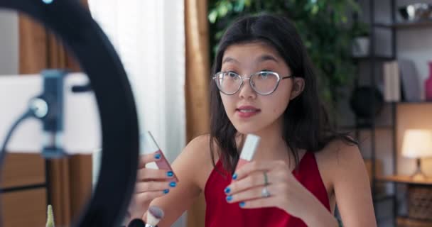 Female Beauty Blogger Filming Daily Makeup Routine Tutorial Using Ring — Stock Video