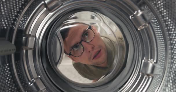 View Drum Man Has Bought New Washing Machine Looks Curiosity — Wideo stockowe