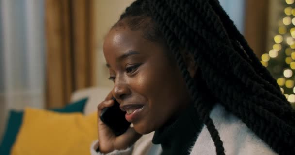 Close Student African Appearance Pigtails Talking Phone Boyfriend Girl Glad — Vídeo de Stock