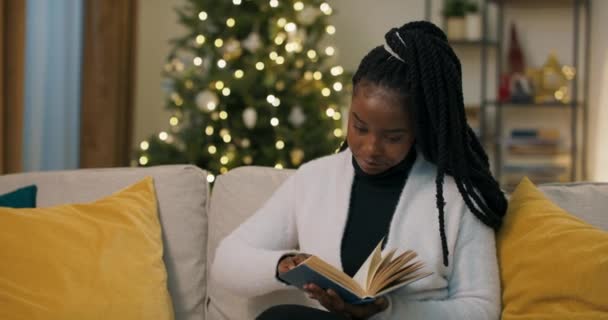 Winter Evening Beautiful African Girl Sitting Sofa Living Room Reading — Stockvideo