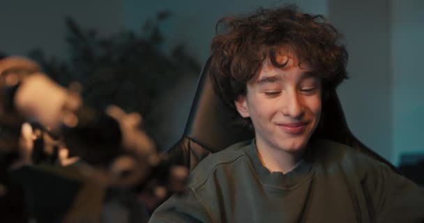 Smiling Boy Curly Hair Spends Time Playing Toy Assembles Robot — Stockvideo