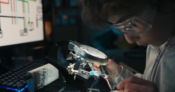 Little Engineer Sits Desk Wearing Safety Goggles Developing His Passion — Vídeo de Stock