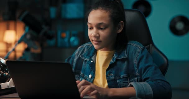 Happy Teenage Girl Sits Desk Room Using Laptop Learns How — Stock Video