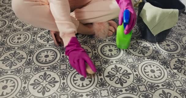 Close Hands Woman Scrubbing Floor Brush Wearing Rubber Pink Gloves — Video Stock