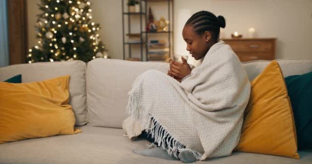 Girl African Appearance Covered Blanket Sitting Couch Girl Holding Cup — Stockvideo