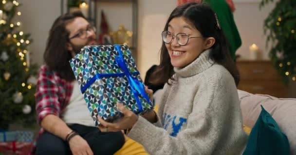 Christmas Eve Friends Gathered Living Room Receive Gifts Asian Girl — Stockvideo
