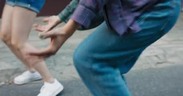 Sokakta Antrenman Yapan Bir Dans Takımı Breakdance Hip Hop Şehir — Stok video
