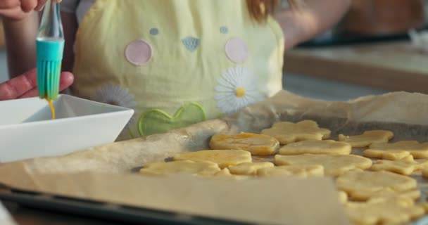 Közelkép Sütő Tálca Tele Házi Készítésű Keksz Cookie Különböző Formákban — Stock videók