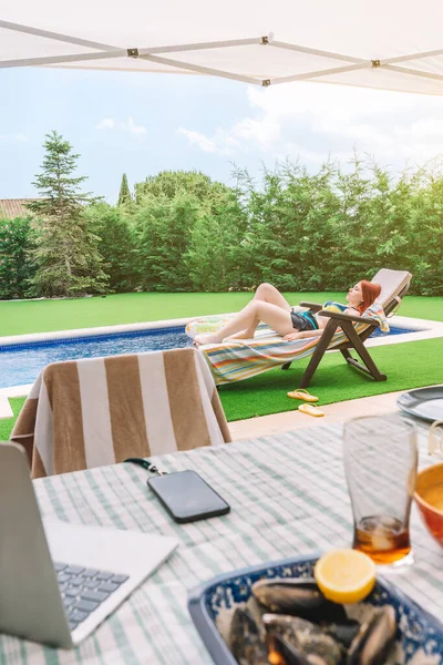 Scene Table Terrace House Summer Woman Lying Pool Background Summer — Stock Photo, Image