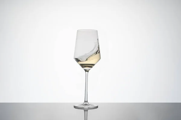 White Wine Movement Crystal Glass White Wine Glass White Background — 스톡 사진