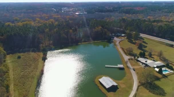 Paisagem aérea vista círculo verde lago sol raio no lago — Vídeo de Stock
