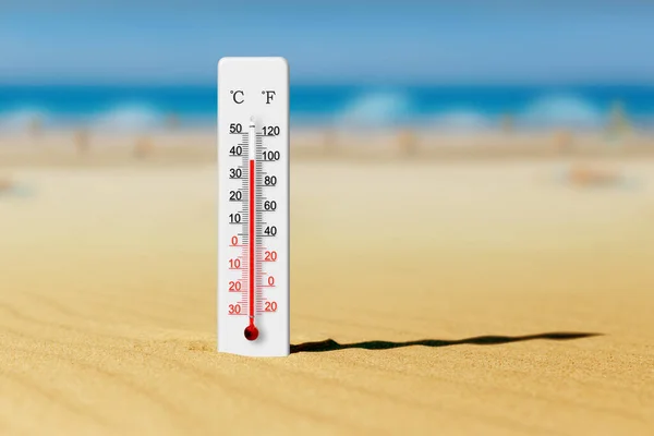 Sea Coast Hot Summer Day Thermometer Sand Shows Degrees Celsius — Stock Photo, Image