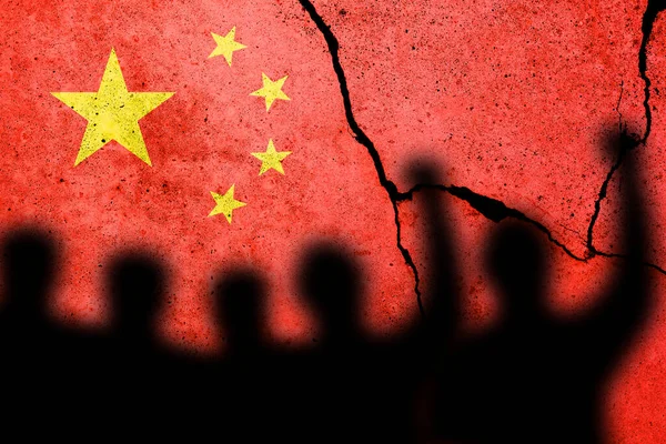Çatlak Bir Duvara Çin Bayrağı Çizilmiş Çin Emlak Borç Krizi — Stok fotoğraf