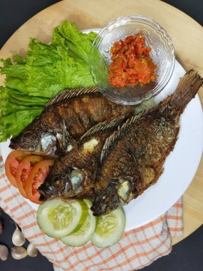 Kızarmış Mujair Balığı, tatlı su balığı, çıtır çıtır lezzet.