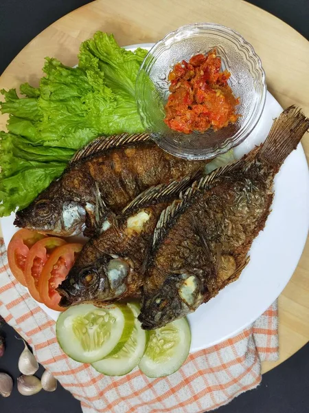 Kızarmış Mujair Balığı, tatlı su balığı, çıtır çıtır lezzet.