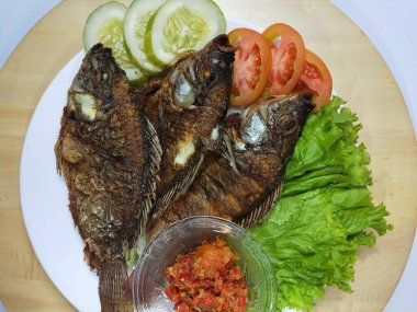 Kızarmış Mujair Balığı, tatlı su balığı, çıtır çıtır lezzet.