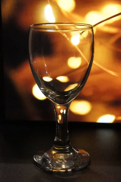 Photo Empty Goblet Glass Low Photo Angle — Stock Photo, Image