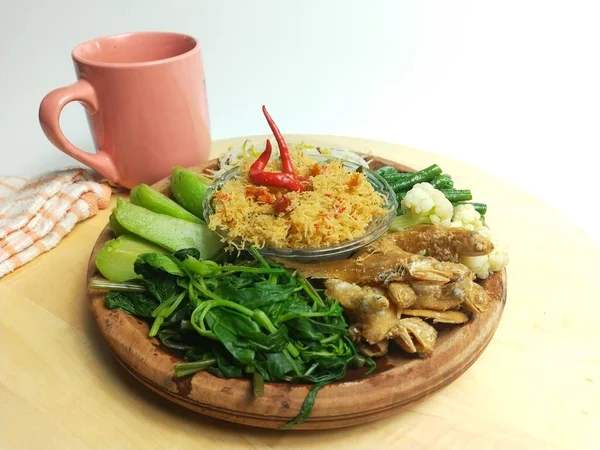 Urap Tradiční Indonéské Jídlo Formě Vařené Vařené Zeleniny Smíchané Kořeněným — Stock fotografie