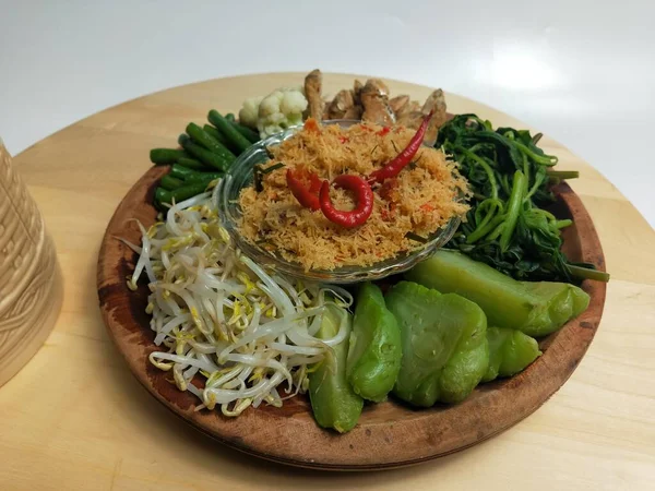 Urap Adalah Hidangan Tradisional Indonesia Berupa Sayuran Yang Dimasak Direbus — Stok Foto