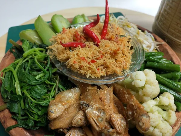 Urap Adalah Hidangan Tradisional Indonesia Berupa Sayuran Yang Dimasak Direbus — Stok Foto