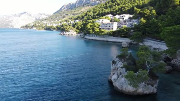 Drone Volo Vicino Alla Roccia Brela Centro Della Città Brela — Video Stock