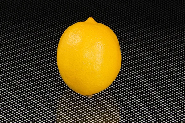 Citron Jaune Sur Fond Noir Verre Dans Une Boîte — Photo