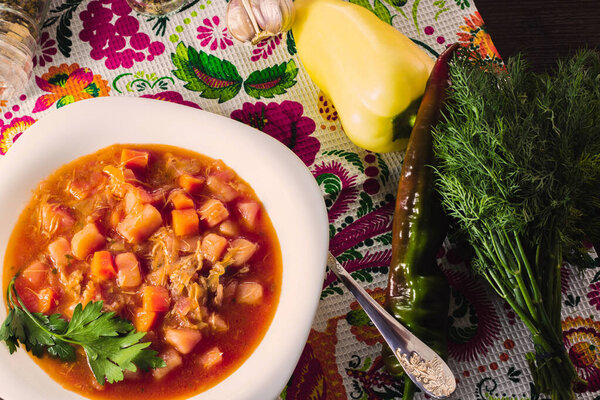 Свекольный суп с мясом и свекла с капустой