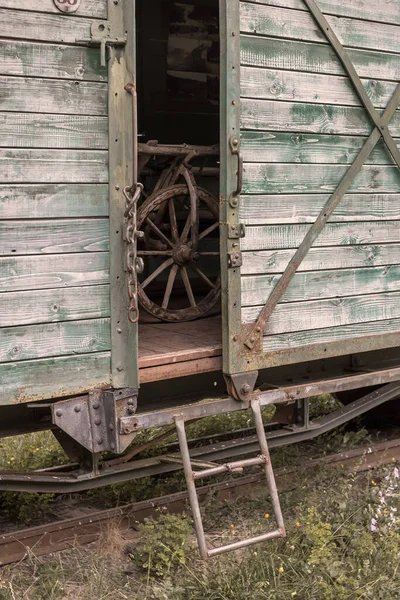 Vagão Madeira Velho Ferroviário Com Porta Ajar Onde Vagão Madeira — Fotografia de Stock